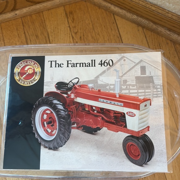 NIB International Harvester 1/16 Farmall 460 Precision Series Collector - Picture 16 of 16